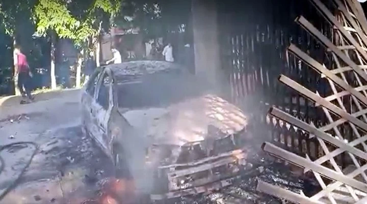 বেরোবিতে ভিসির বাড়িতে আগুন দিল শিক্ষার্থীরা