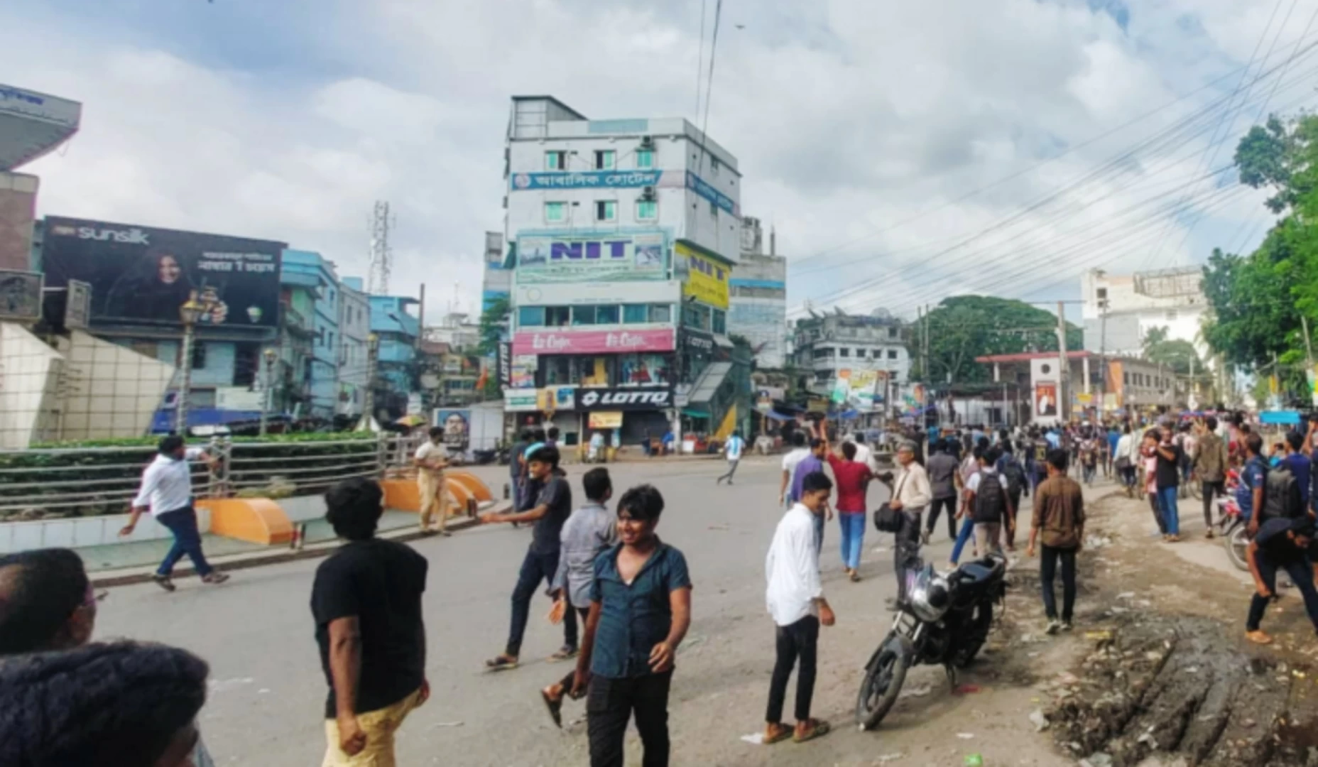 রণক্ষেত্র বগুড়া, থেমে থেমে তাণ্ডব