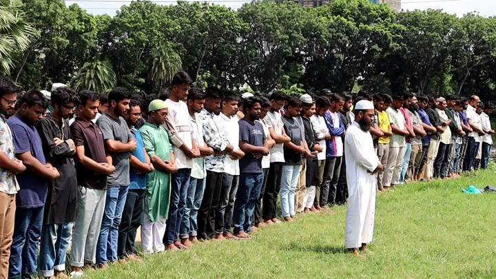 নিহতদের স্মরণে টাঙ্গাইলে গায়েবানা জানাজা আদায়