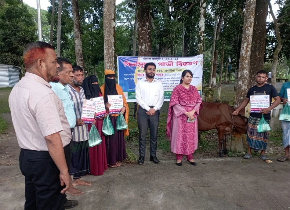মাদারীপুরে বিএনএফের অর্থয়ানে, সমাধান সমাজ উন্নয়ন সংস্থা ৬ টি দরিদ্র পরিবারকে ৬ টি গাভী বিতরণ