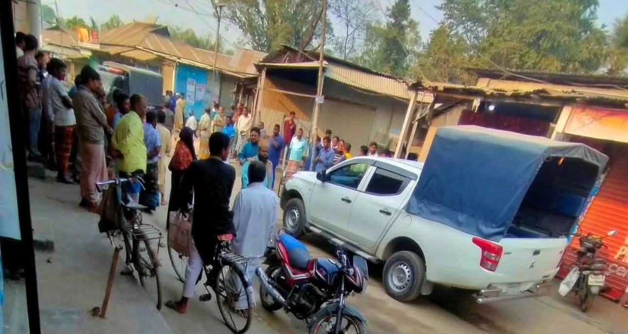 চন্দ্রপুর ইউনিয়ন পরিষদের মাঠে অবৈধ স্থাপনা: উচ্ছেদে ২ দিনের আল্টিমেটাম, কঠোর অবস্থানে প্রশাসন