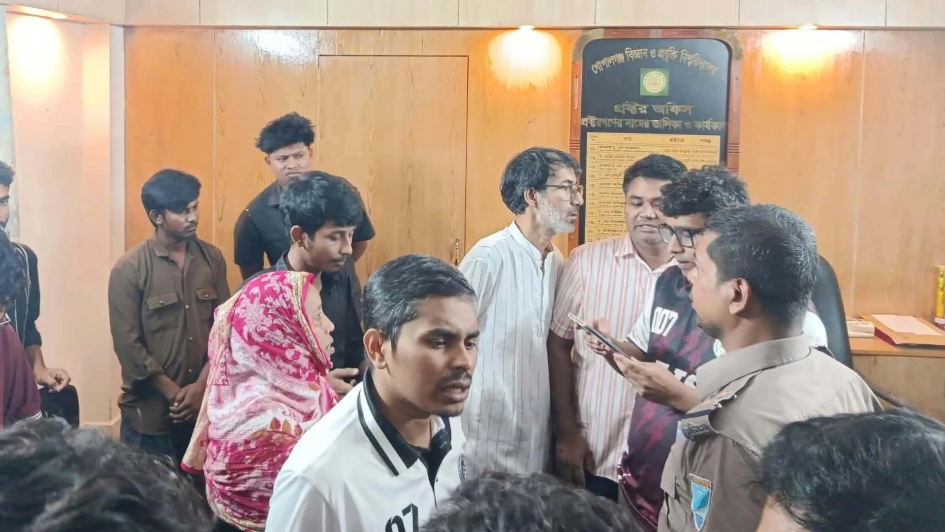 গোবিপ্রবি শিক্ষার্থীকে উত্যক্ত, আটক ৩ বহিরাগত