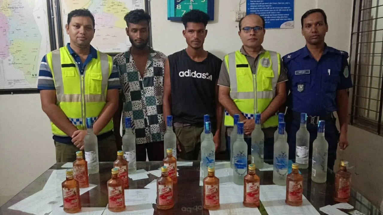 কমলগঞ্জে ২২বোতল ভারতীয় মদসহ দুই যুবক আটক